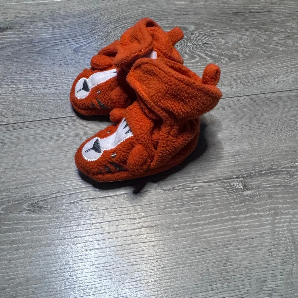 Hudson Baby Orange Tiger Fleece Booties 0-6M Hook and Loop Non-Slip